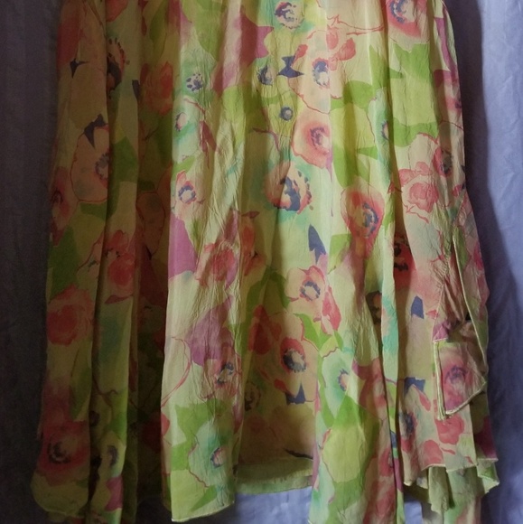 🌞 Floral Ruffle V-Neck Lined Dress in Yellow, Green & Pink Size Medium EUC - Picture 2 of 7